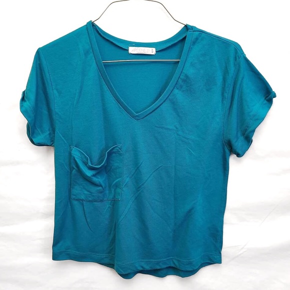 Lot of 3 Crop Top Tees - Picture 2 of 7